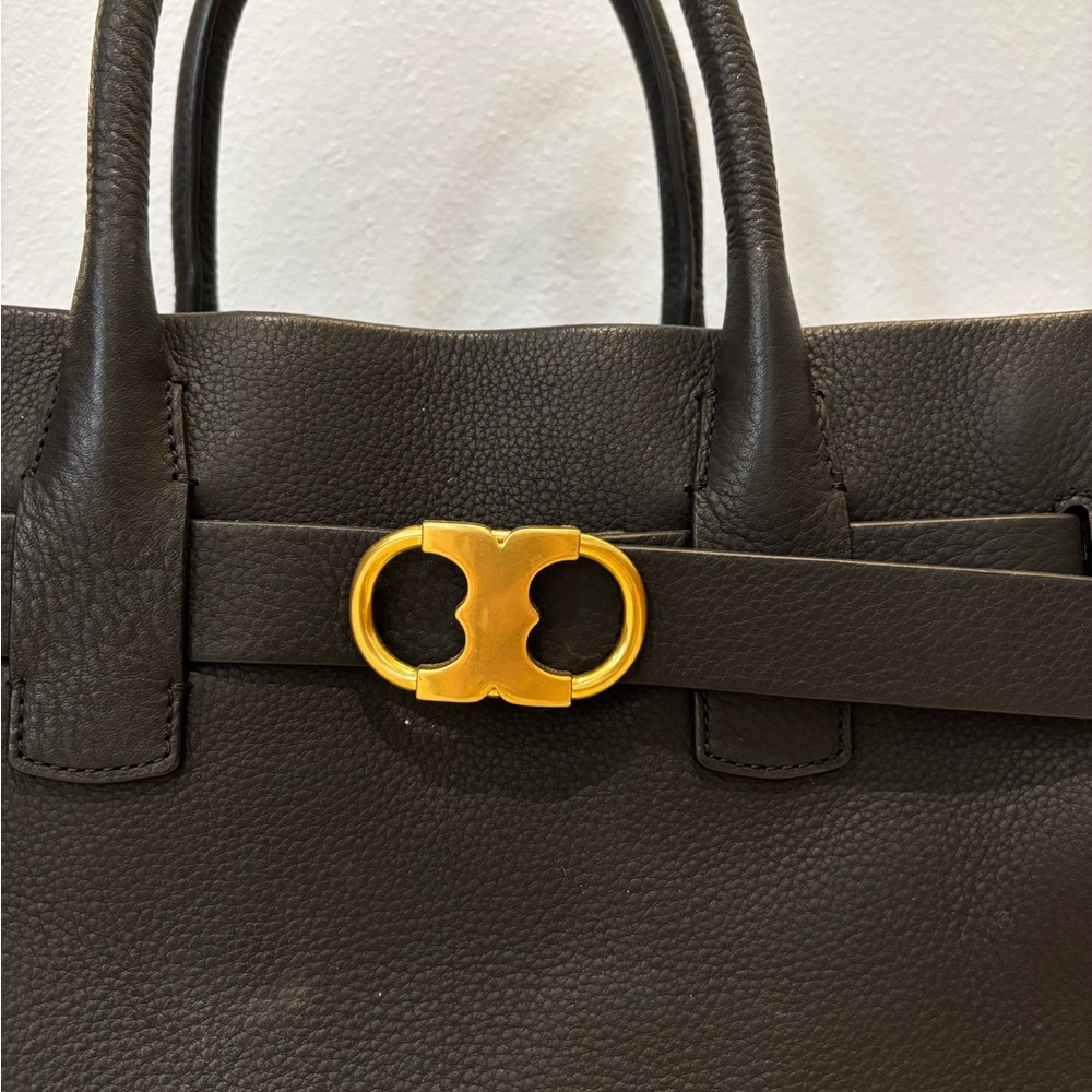 Tory Butch black purse. - Picture 2 of 11